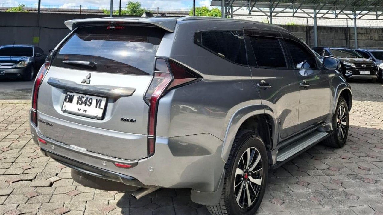 2016 Mitsubishi Pajero Sport Dakar AT 4x2 2016 Mitsubishi Pajero Sport Dakar AT 4x2