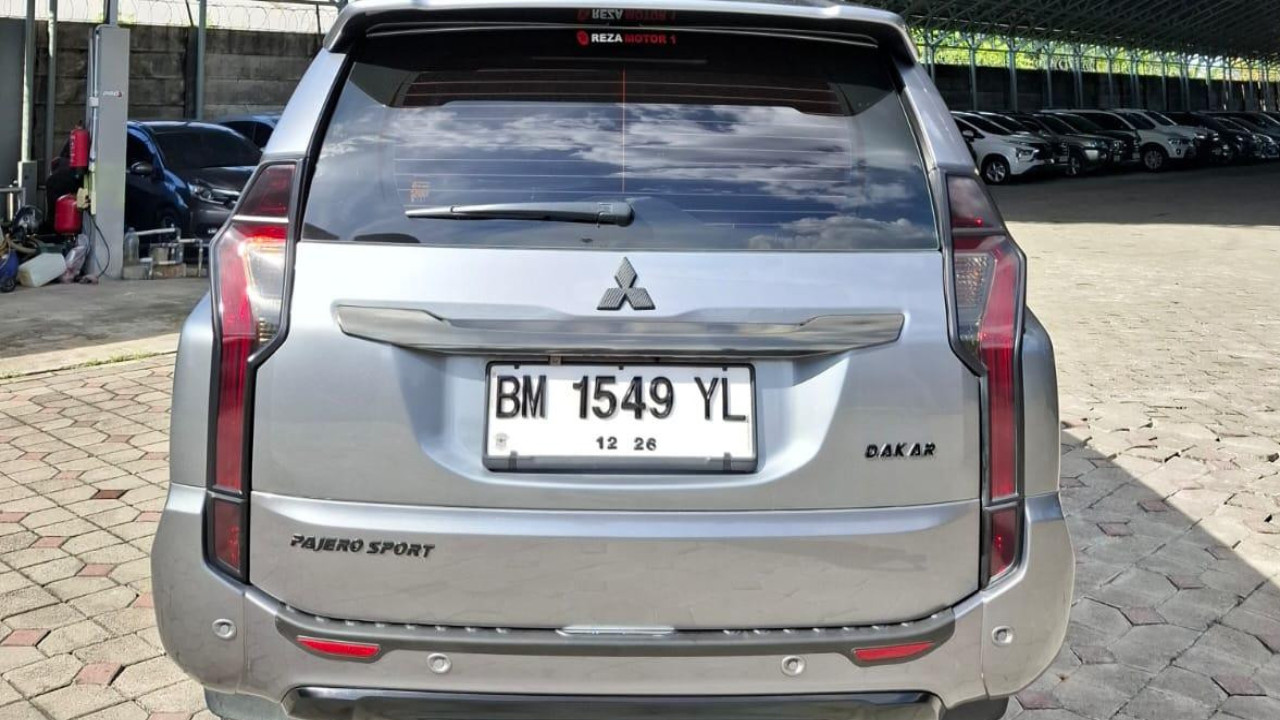 2016 Mitsubishi Pajero Sport Dakar AT 4x2 2016 Mitsubishi Pajero Sport Dakar AT 4x2