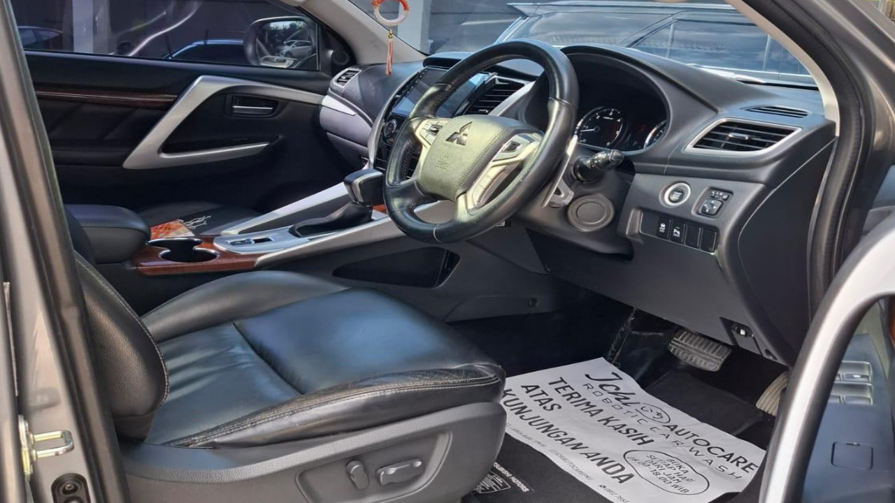 2016 Mitsubishi Pajero Sport Dakar AT 4x2 2016 Mitsubishi Pajero Sport Dakar AT 4x2