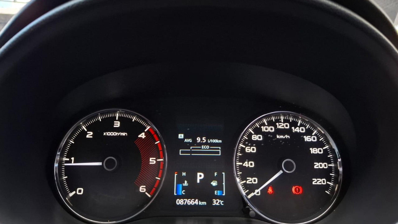 2016 Mitsubishi Pajero Sport Dakar AT 4x2 2016 Mitsubishi Pajero Sport Dakar AT 4x2