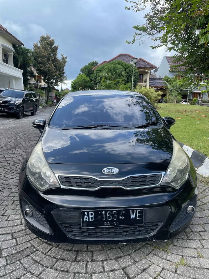 2011 Kia Rio  A/T Bekas 2011 Kia Rio  A/T Bekas