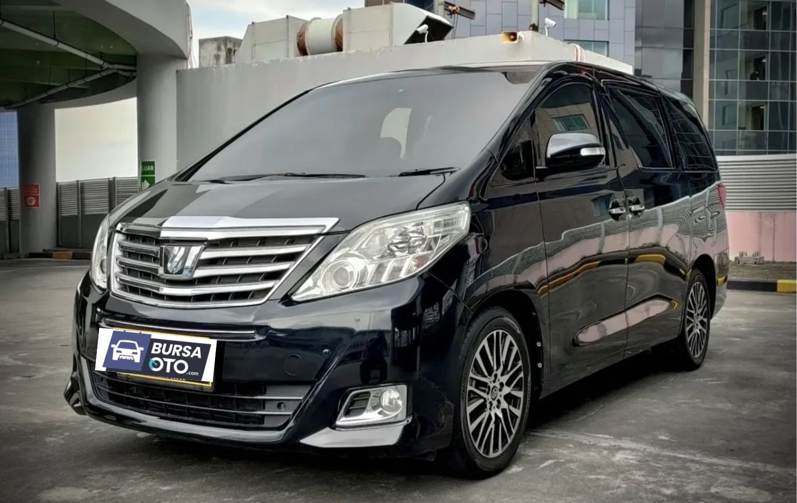 Second Hand 2014 Toyota Alphard Second Hand 2014 Toyota Alphard