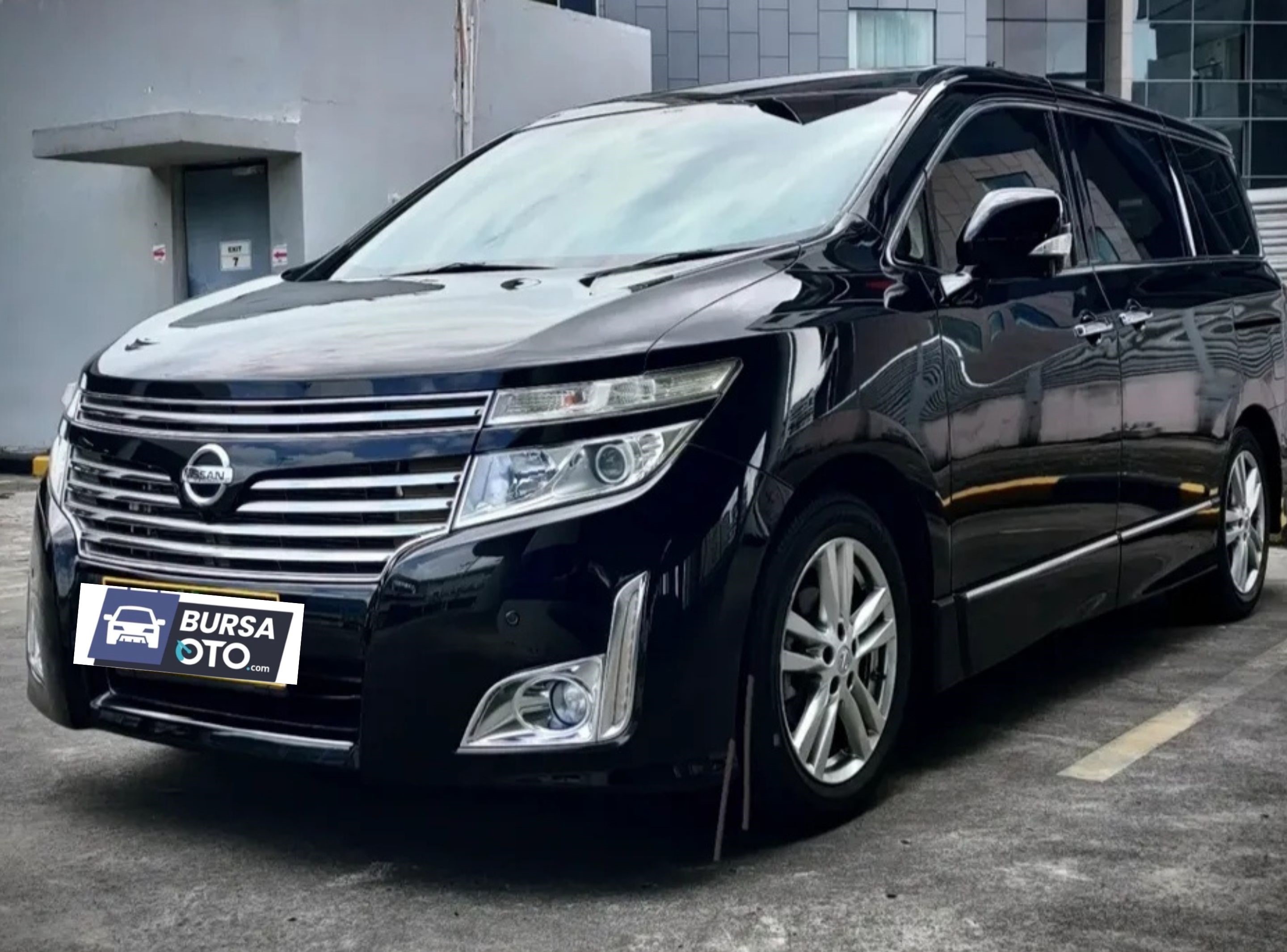Second Hand 2013 Nissan Elgrand Second Hand 2013 Nissan Elgrand