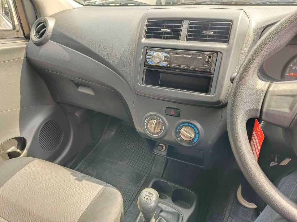 2014 Daihatsu Ayla 1.0L M MT 2014 Daihatsu Ayla 1.0L M MT