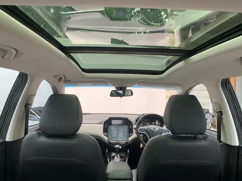 2019 Wuling Almaz Exclusive 5-Seater 2019 Wuling Almaz Exclusive 5-Seater