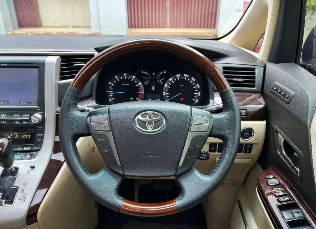 2012 Toyota Vellfire 2012 Toyota Vellfire