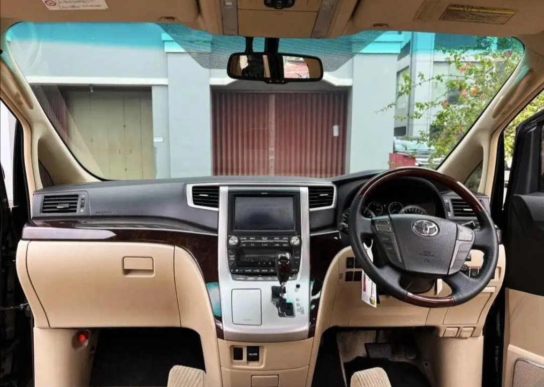 2012 Toyota Vellfire 2012 Toyota Vellfire