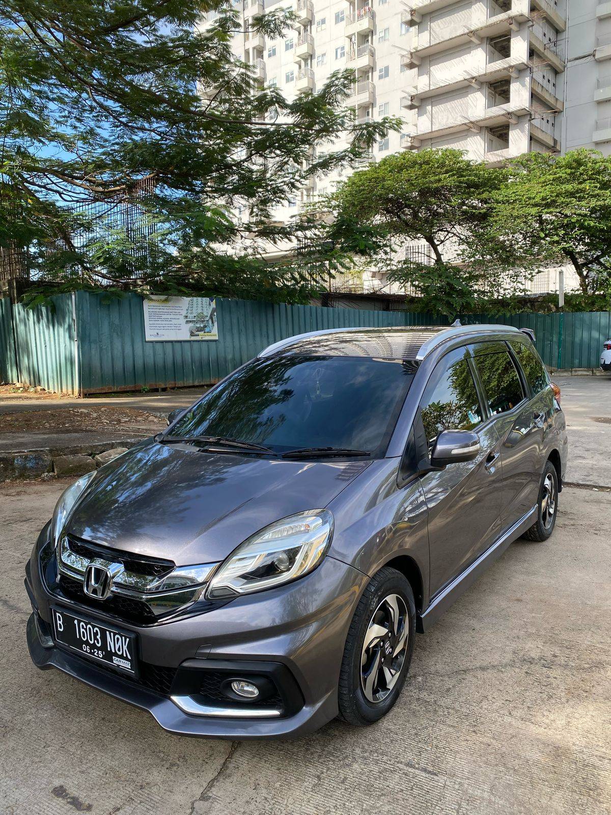 Second Hand 2015 Honda Mobilio  1.5 RS AT LIMITED EDITION Second Hand 2015 Honda Mobilio  1.5 RS AT LIMITED EDITION