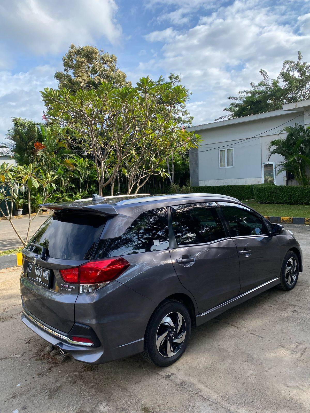 2015 Honda Mobilio  1.5 RS AT LIMITED EDITION 2015 Honda Mobilio  1.5 RS AT LIMITED EDITION