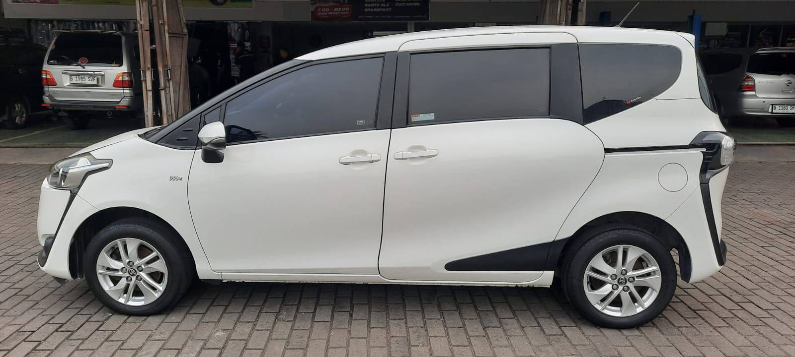 2016 Toyota Sienta G MT 2016 Toyota Sienta G MT