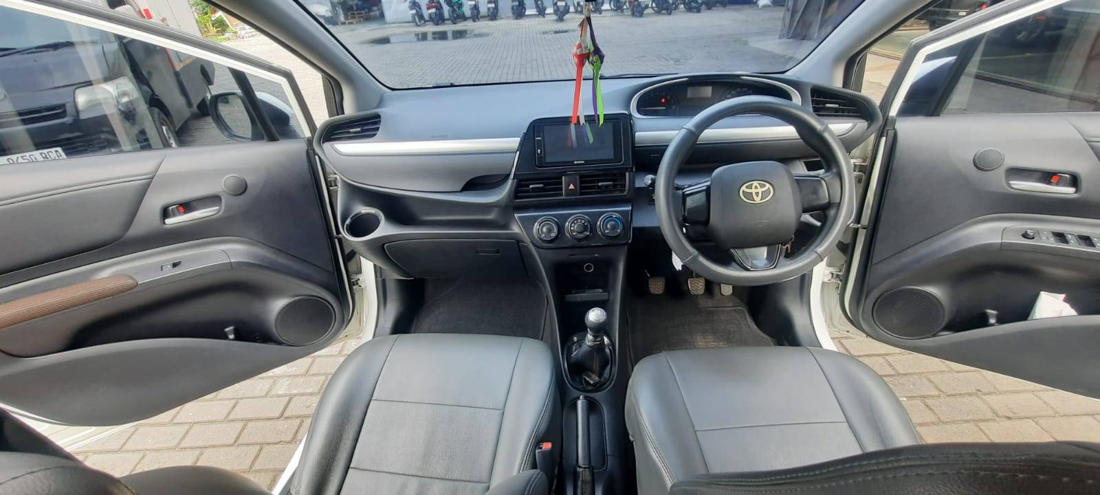 2016 Toyota Sienta G MT 2016 Toyota Sienta G MT