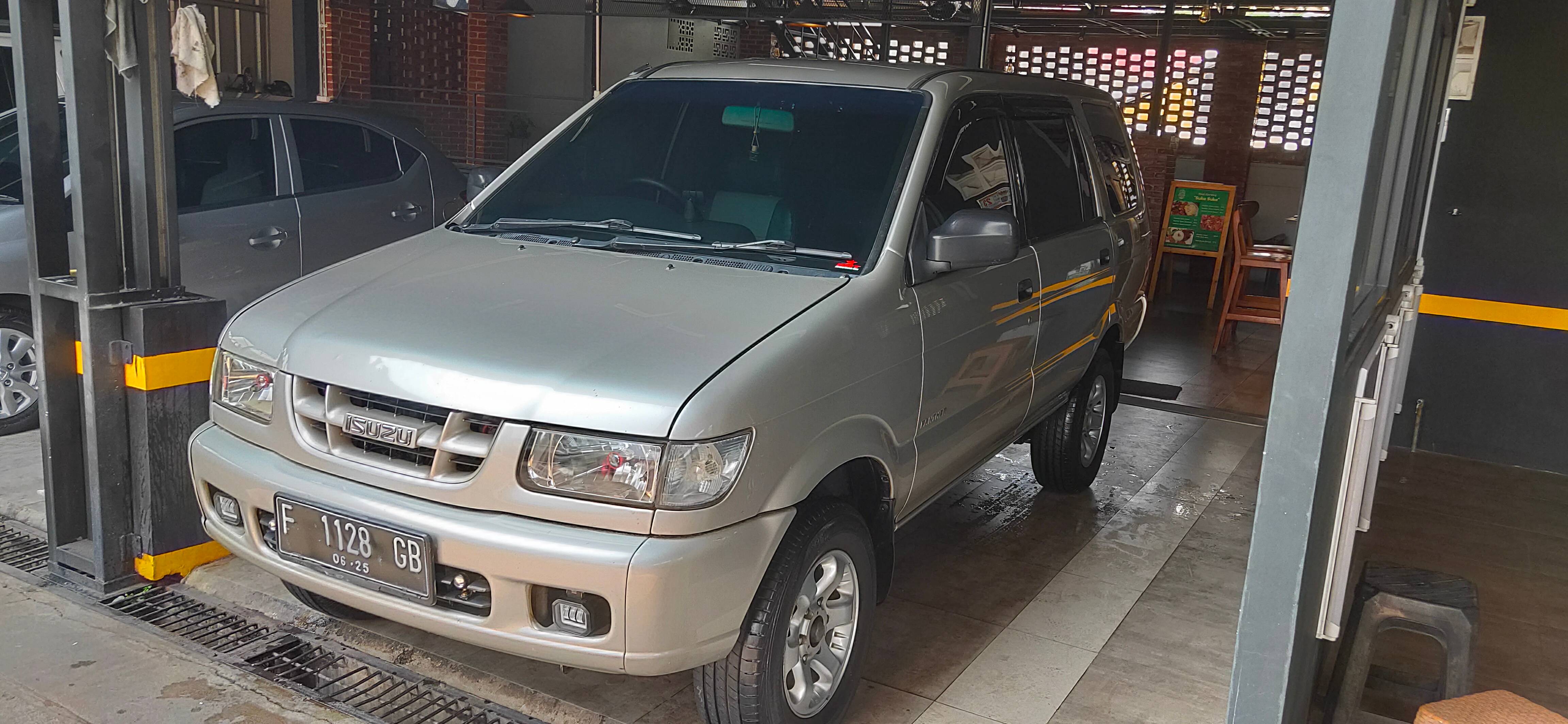 Second Hand 2004 Isuzu Panther LS Turbo 2.5L AT Second Hand 2004 Isuzu Panther LS Turbo 2.5L AT
