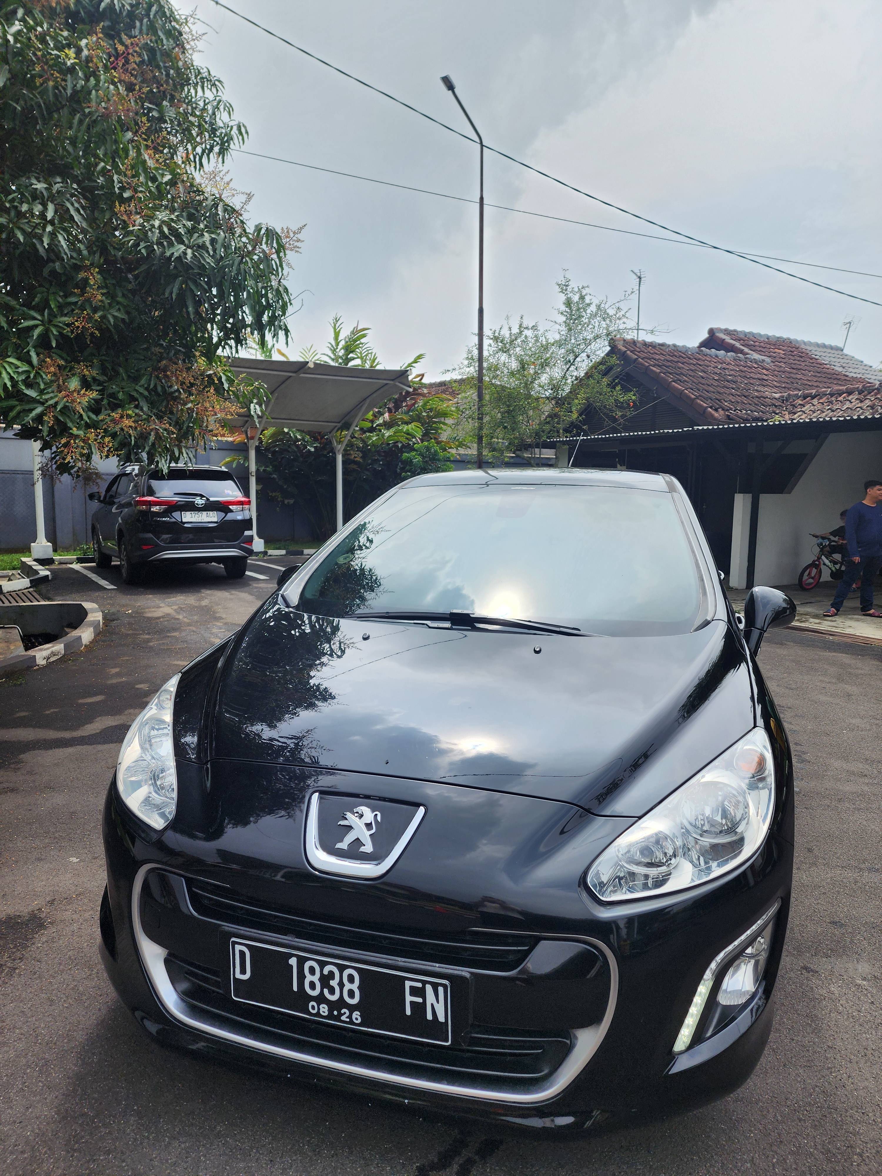 Second Hand 2012 Peugeot 308 1.6 AT Second Hand 2012 Peugeot 308 1.6 AT