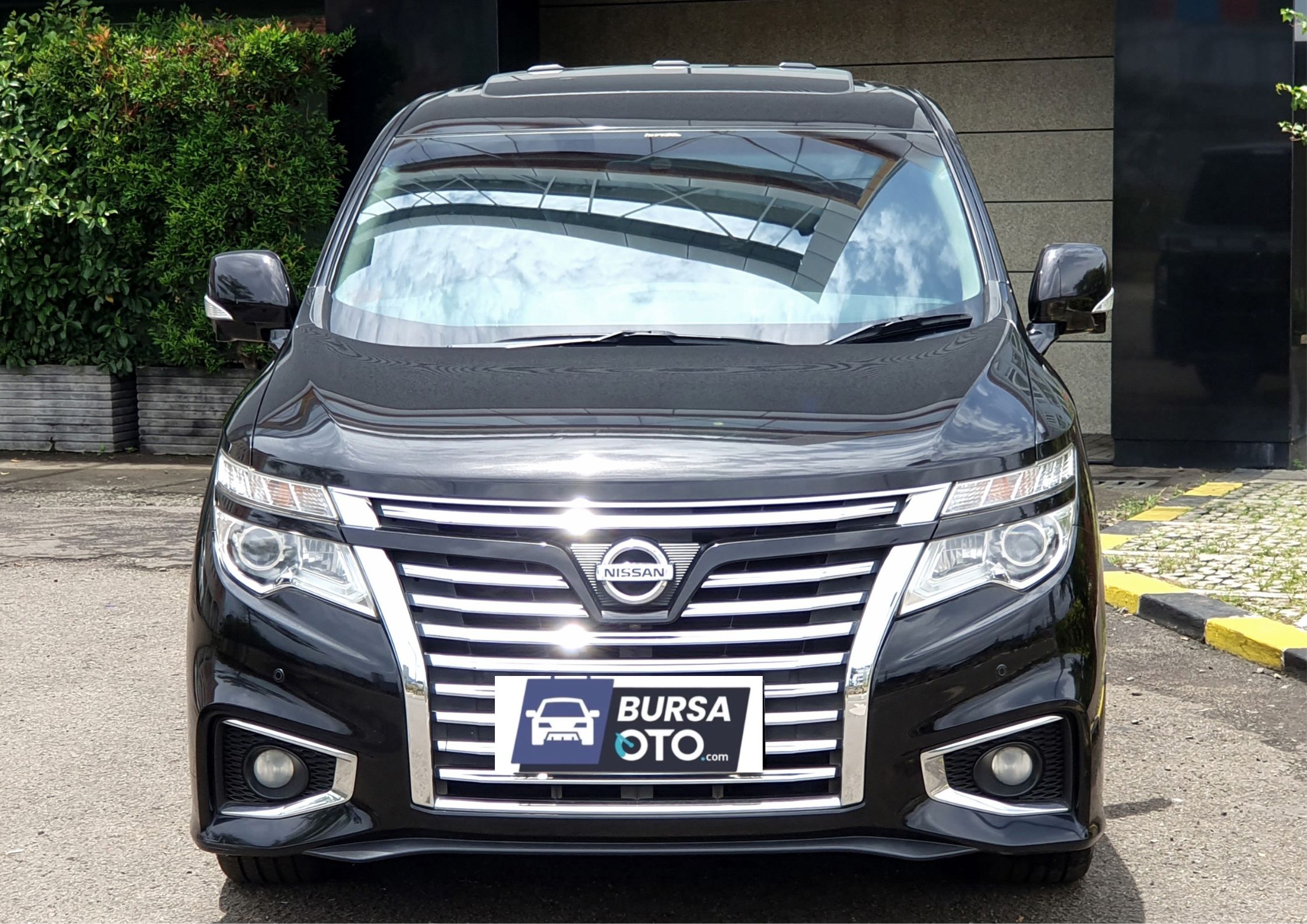 Second Hand 2014 Nissan Elgrand 2.5L HWS Second Hand 2014 Nissan Elgrand 2.5L HWS