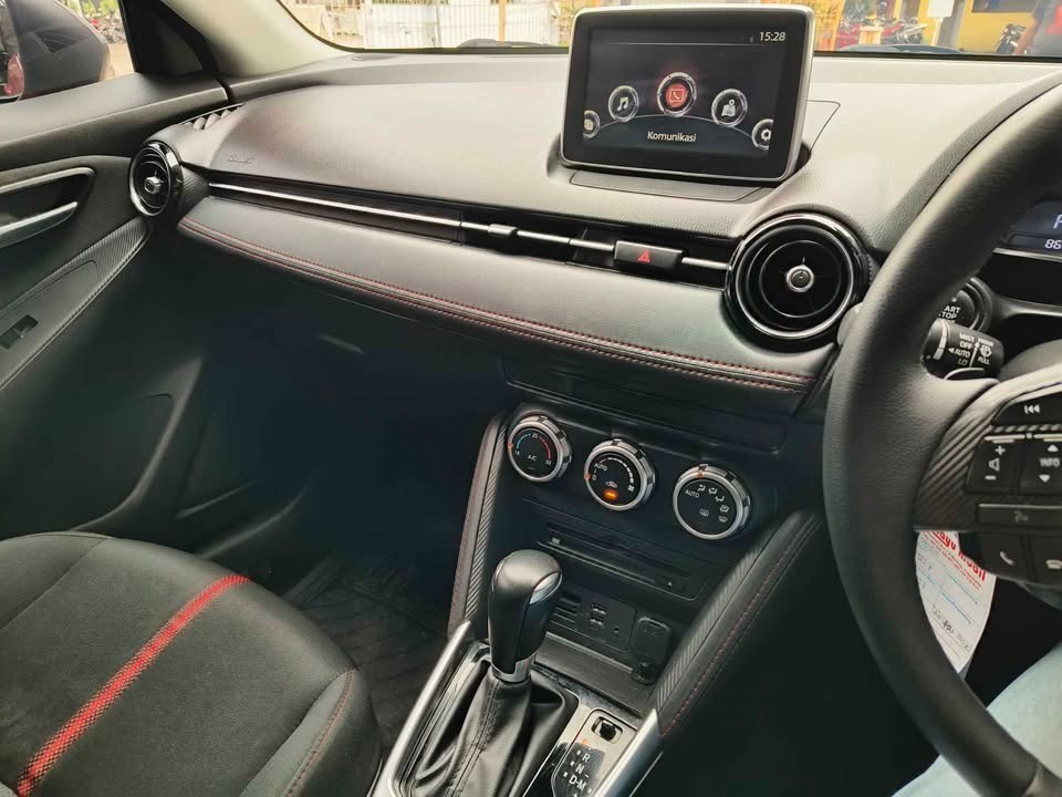 2015 Mazda 2 GT SKYACTIV 2015 Mazda 2 GT SKYACTIV