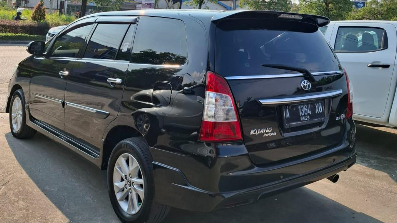 2012 Toyota Kijang Innova 2.5 G MT DIESEL LUX 2012 Toyota Kijang Innova 2.5 G MT DIESEL LUX