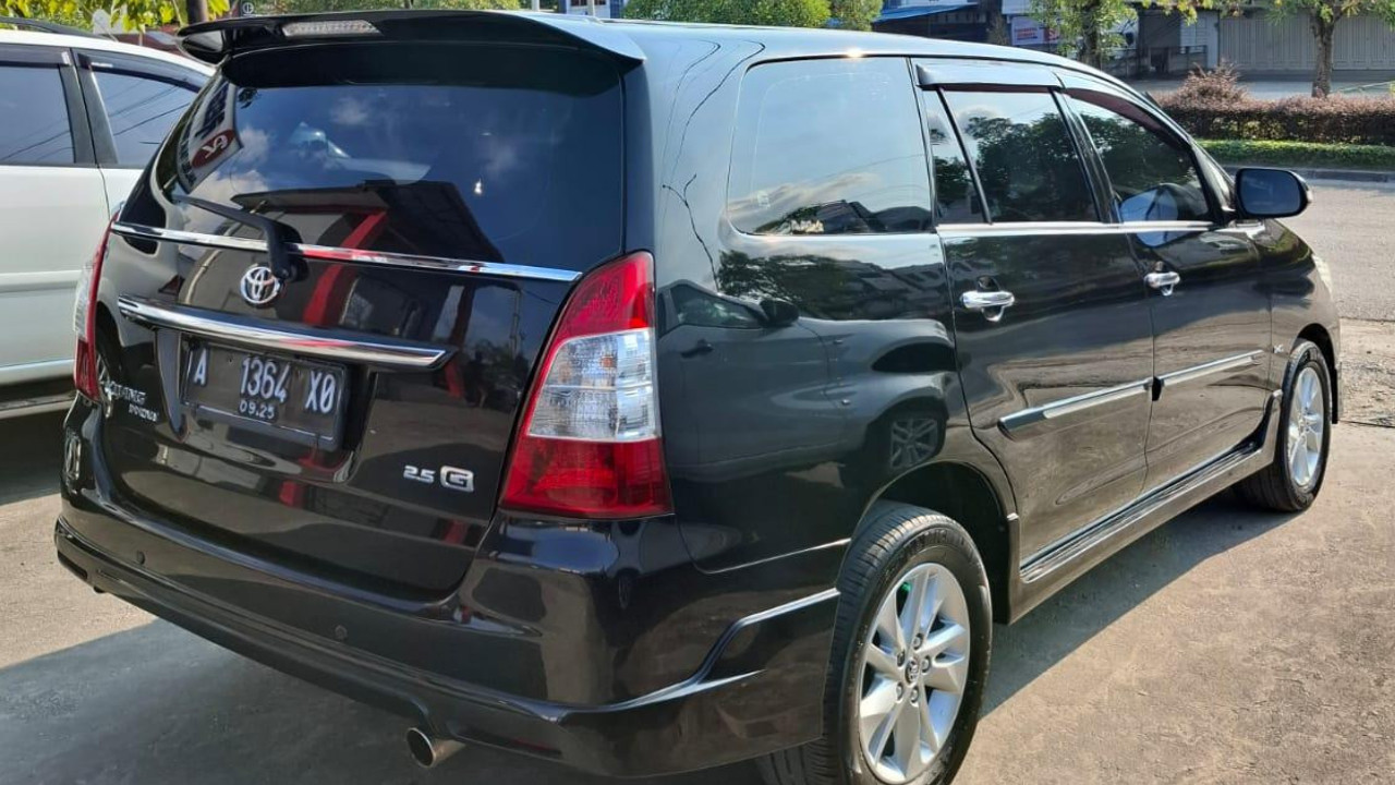 2012 Toyota Kijang Innova 2.5 G MT DIESEL LUX 2012 Toyota Kijang Innova 2.5 G MT DIESEL LUX