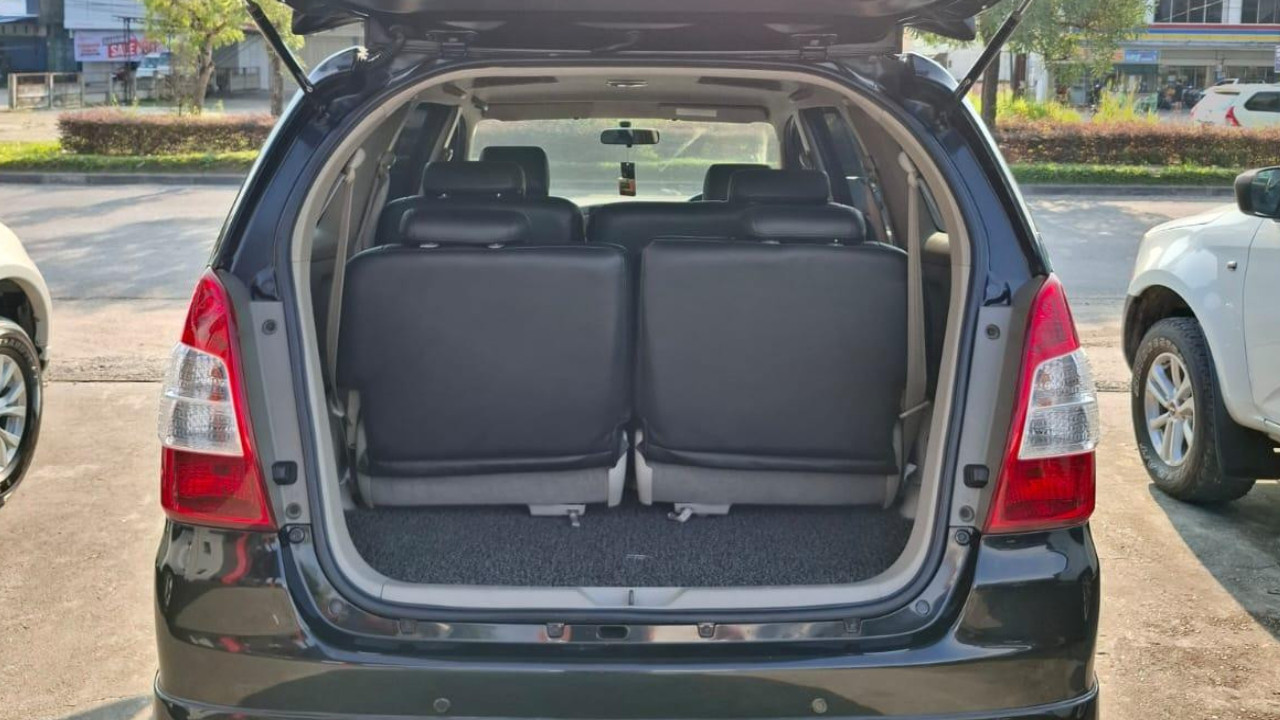 2012 Toyota Kijang Innova 2.5 G MT DIESEL LUX 2012 Toyota Kijang Innova 2.5 G MT DIESEL LUX