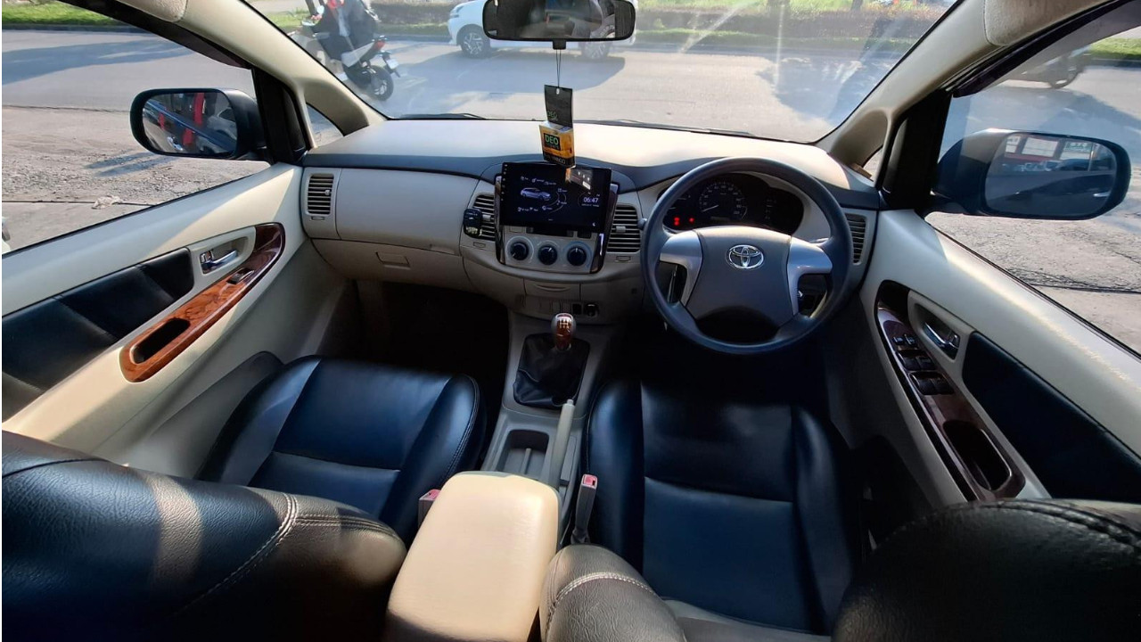 2012 Toyota Kijang Innova 2.5 G MT DIESEL LUX 2012 Toyota Kijang Innova 2.5 G MT DIESEL LUX