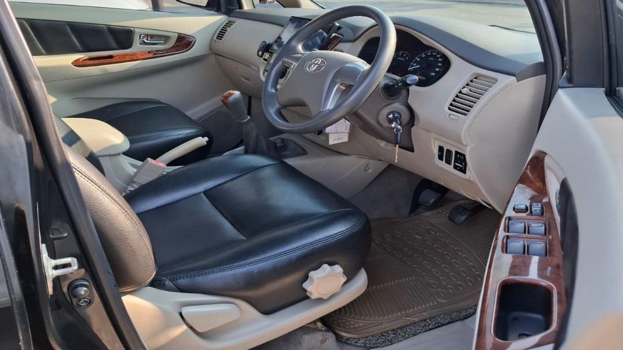 2012 Toyota Kijang Innova 2.5 G MT DIESEL LUX 2012 Toyota Kijang Innova 2.5 G MT DIESEL LUX