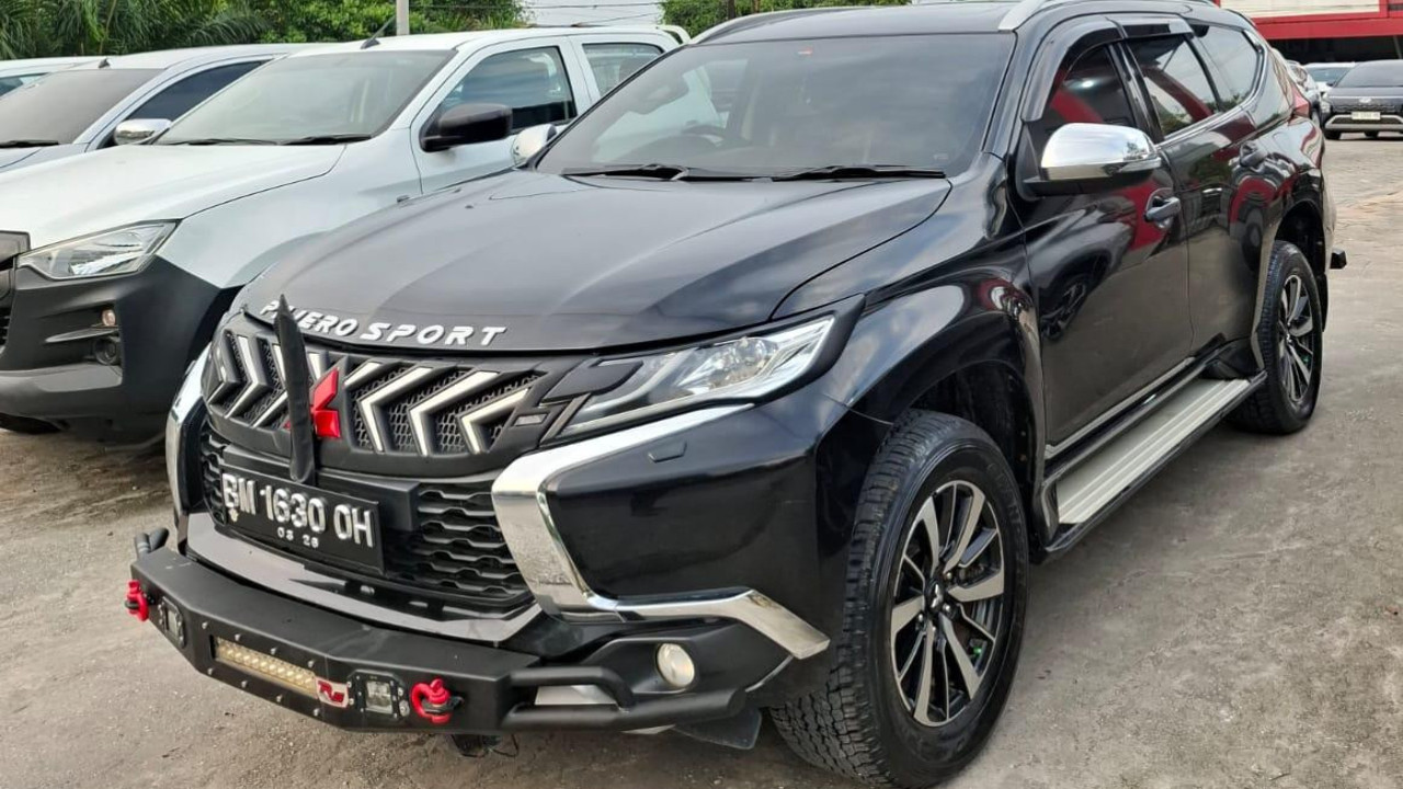 2016 Mitsubishi Pajero Sport Dakar AT 4x2 2016 Mitsubishi Pajero Sport Dakar AT 4x2