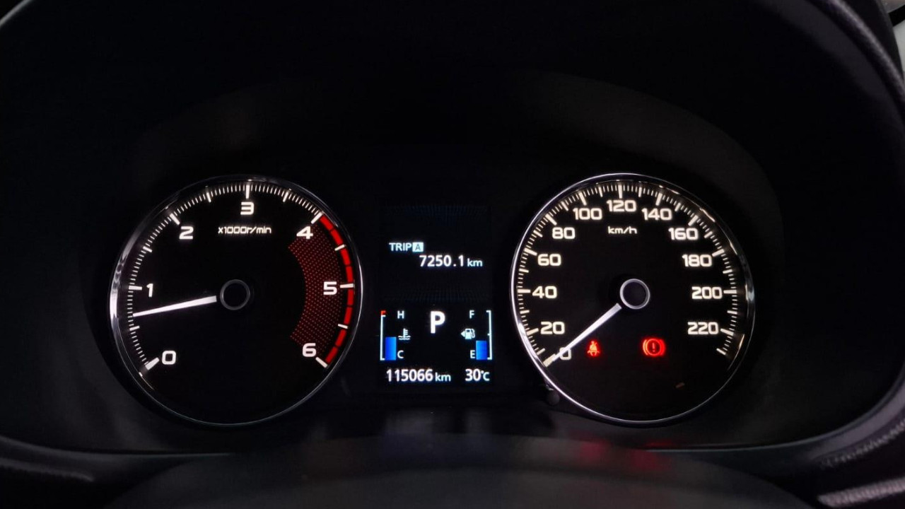 2016 Mitsubishi Pajero Sport Dakar AT 4x2 2016 Mitsubishi Pajero Sport Dakar AT 4x2