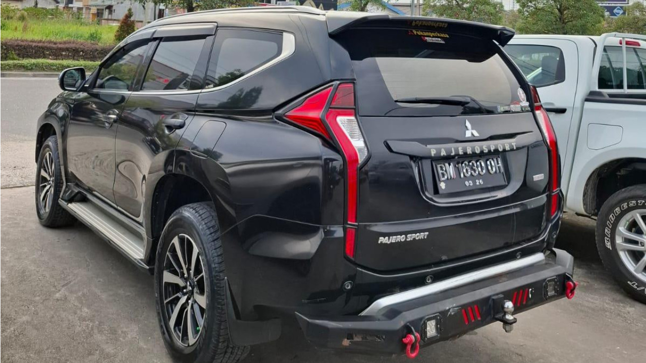 2016 Mitsubishi Pajero Sport Dakar AT 4x2 2016 Mitsubishi Pajero Sport Dakar AT 4x2