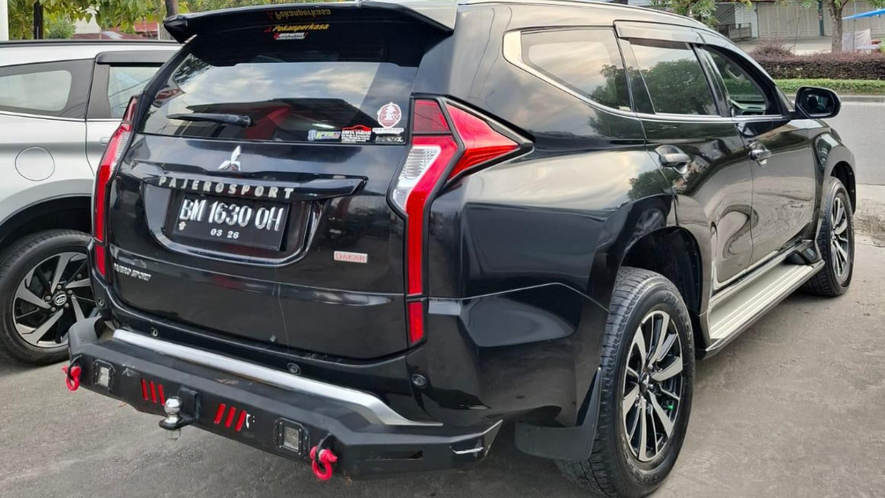 2016 Mitsubishi Pajero Sport Dakar AT 4x2 2016 Mitsubishi Pajero Sport Dakar AT 4x2