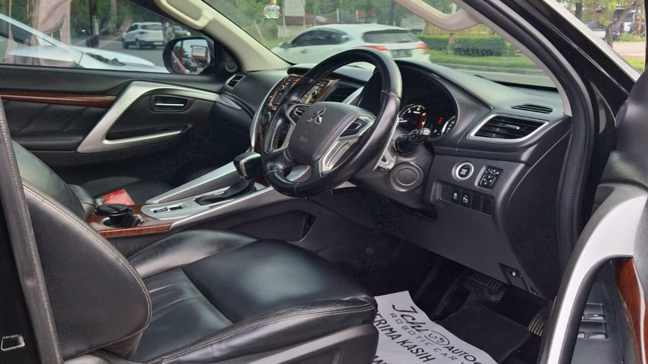 2016 Mitsubishi Pajero Sport Dakar AT 4x2 2016 Mitsubishi Pajero Sport Dakar AT 4x2