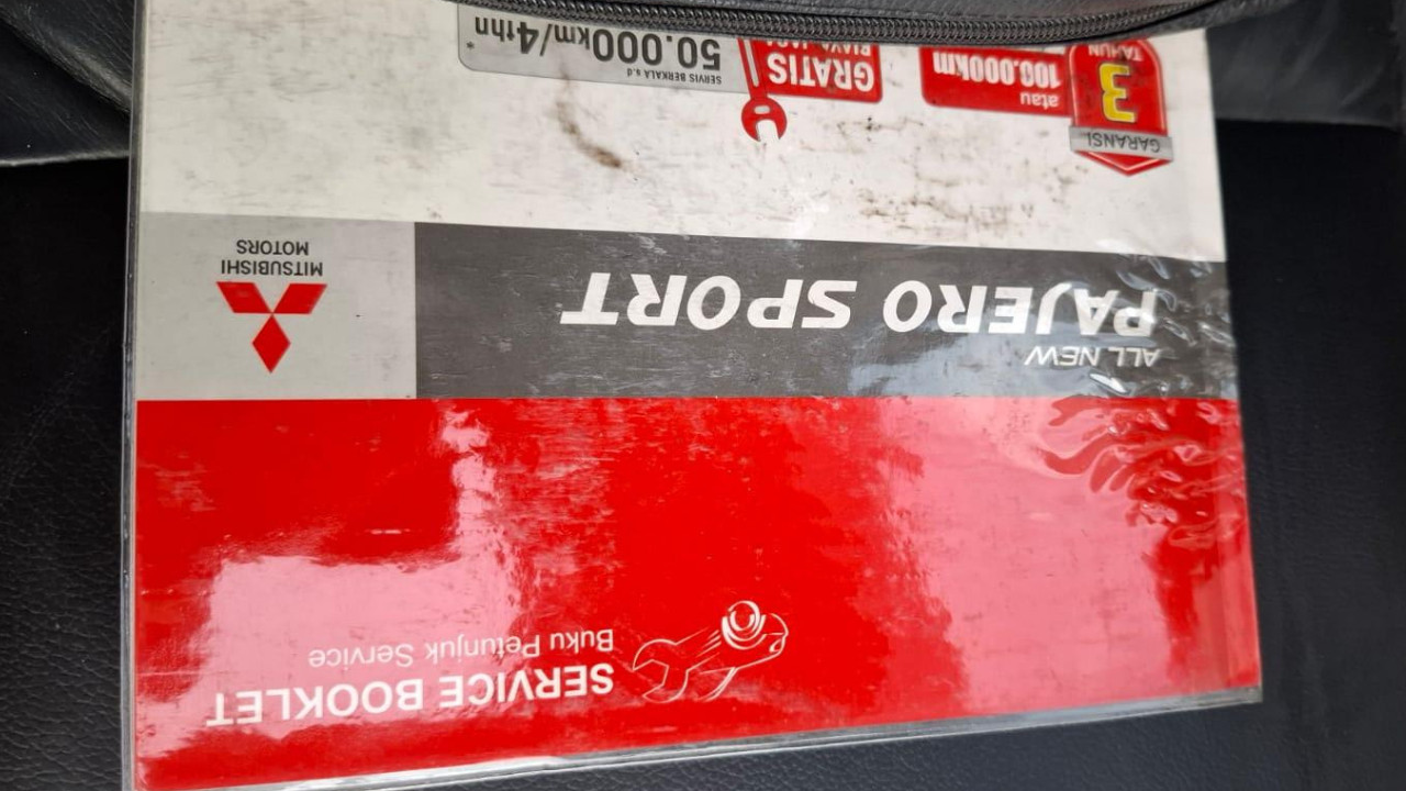 2016 Mitsubishi Pajero Sport Dakar AT 4x2 2016 Mitsubishi Pajero Sport Dakar AT 4x2