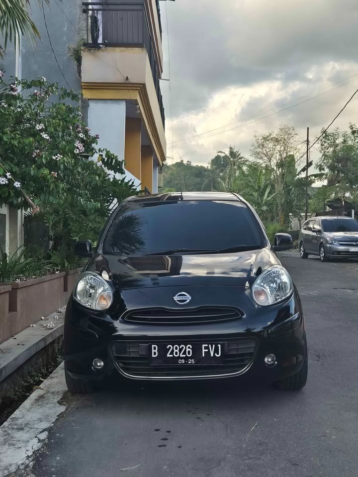 Second Hand 2011 Nissan March  1.2 MT Second Hand 2011 Nissan March  1.2 MT