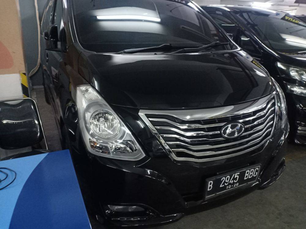 Old 2015 Hyundai H1 2.5L CRDi Elegance 2.5L CRDi Elegance