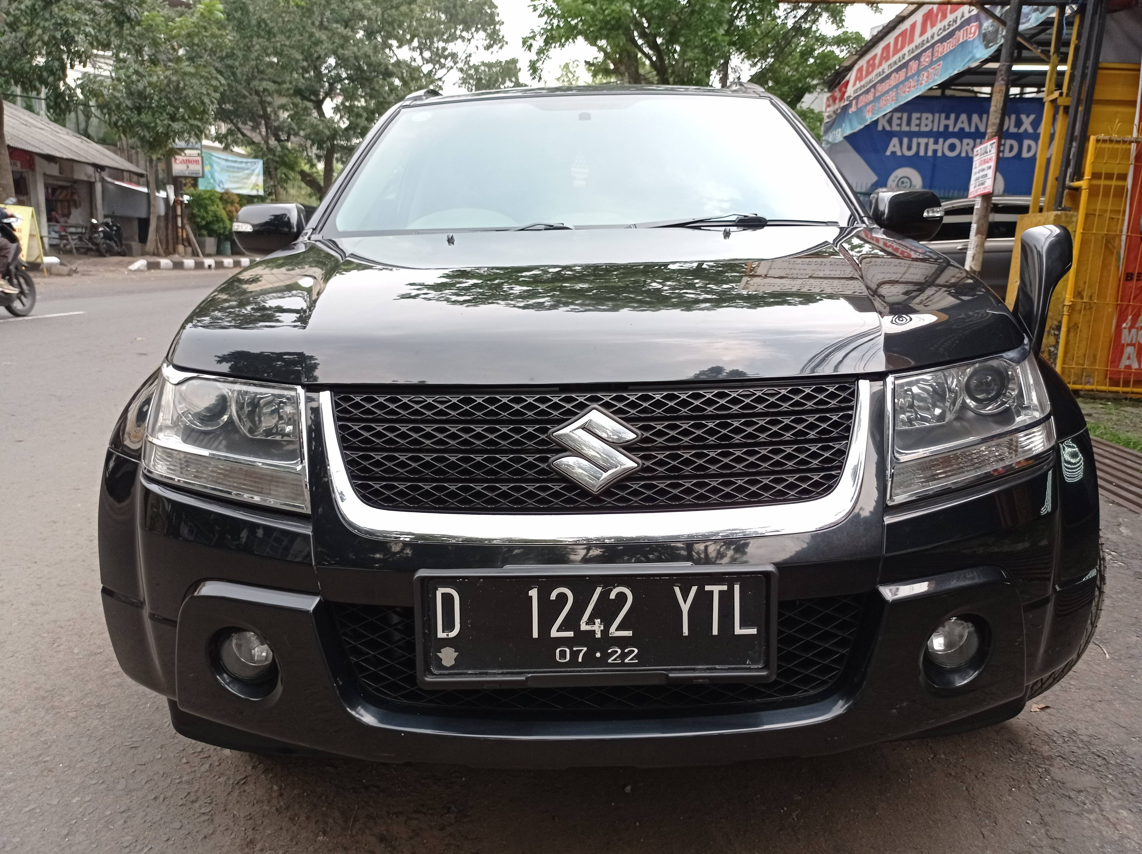 Old 2010 Suzuki Grand Vitara JLX 2.4L MT JLX 2.4L MT