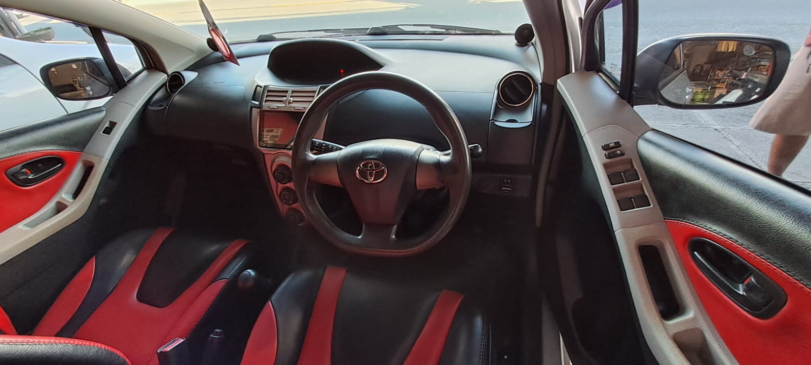 2012 Toyota Yaris  E MT 2012 Toyota Yaris  E MT