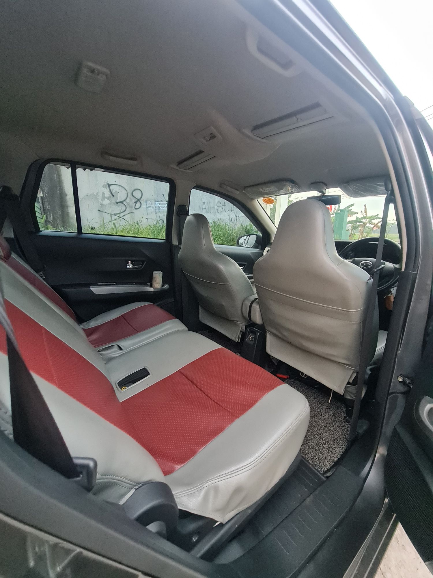 2016 Daihatsu Sigra 1.2 R DLX AT 2016 Daihatsu Sigra 1.2 R DLX AT