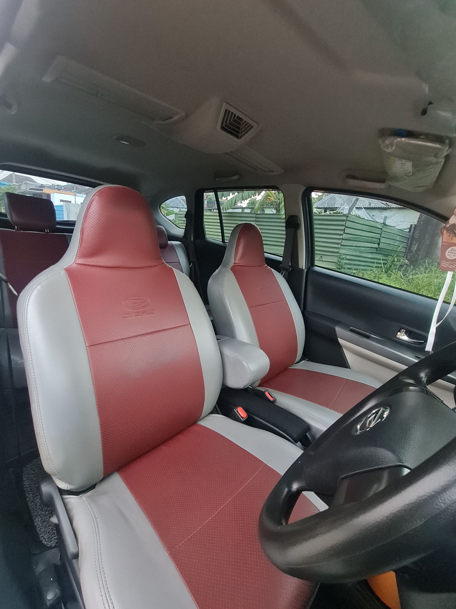 2016 Daihatsu Sigra 1.2 R DLX AT 2016 Daihatsu Sigra 1.2 R DLX AT