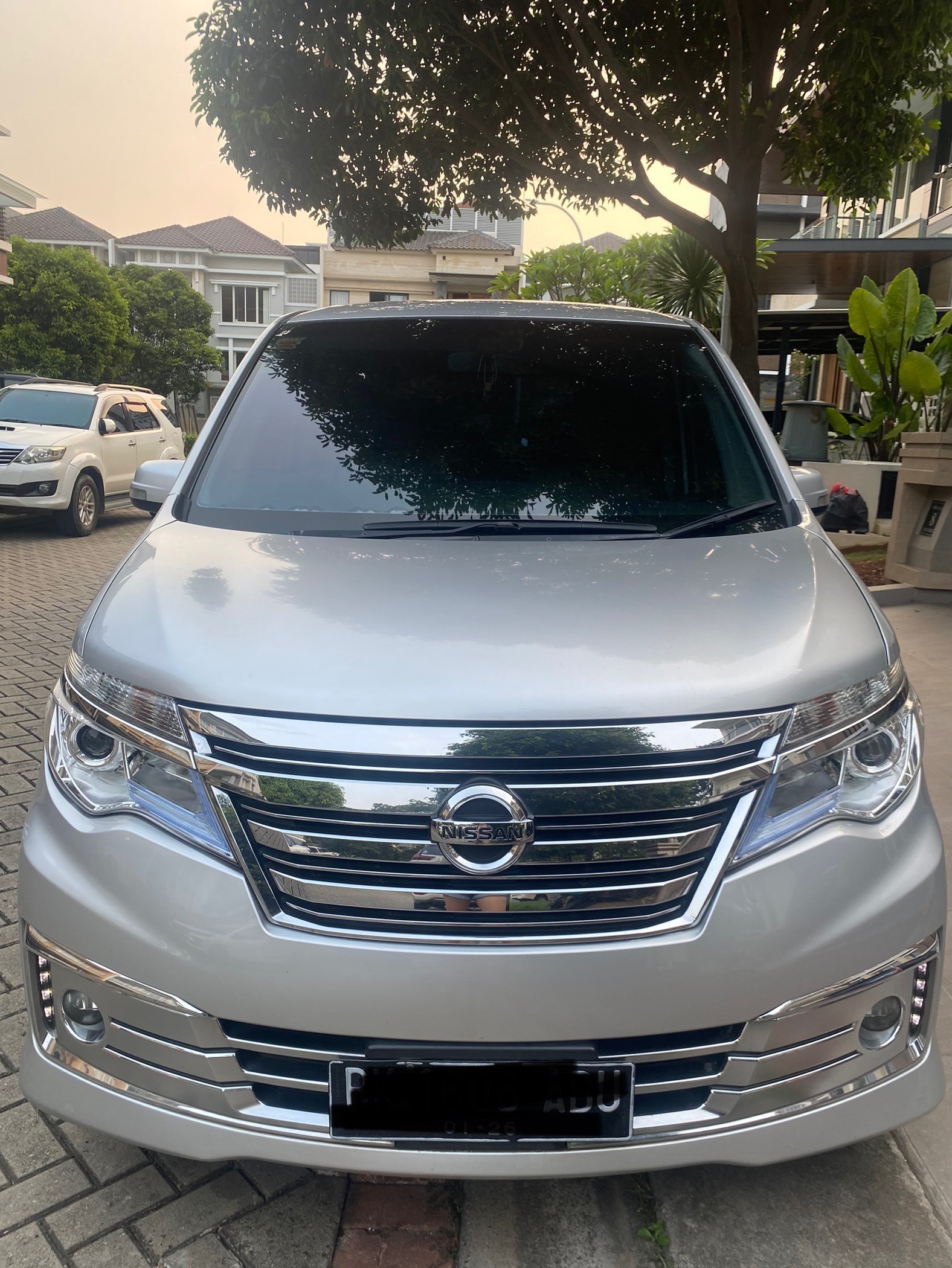 Second Hand 2015 Nissan Serena  2.0L Highway Star AT Second Hand 2015 Nissan Serena  2.0L Highway Star AT