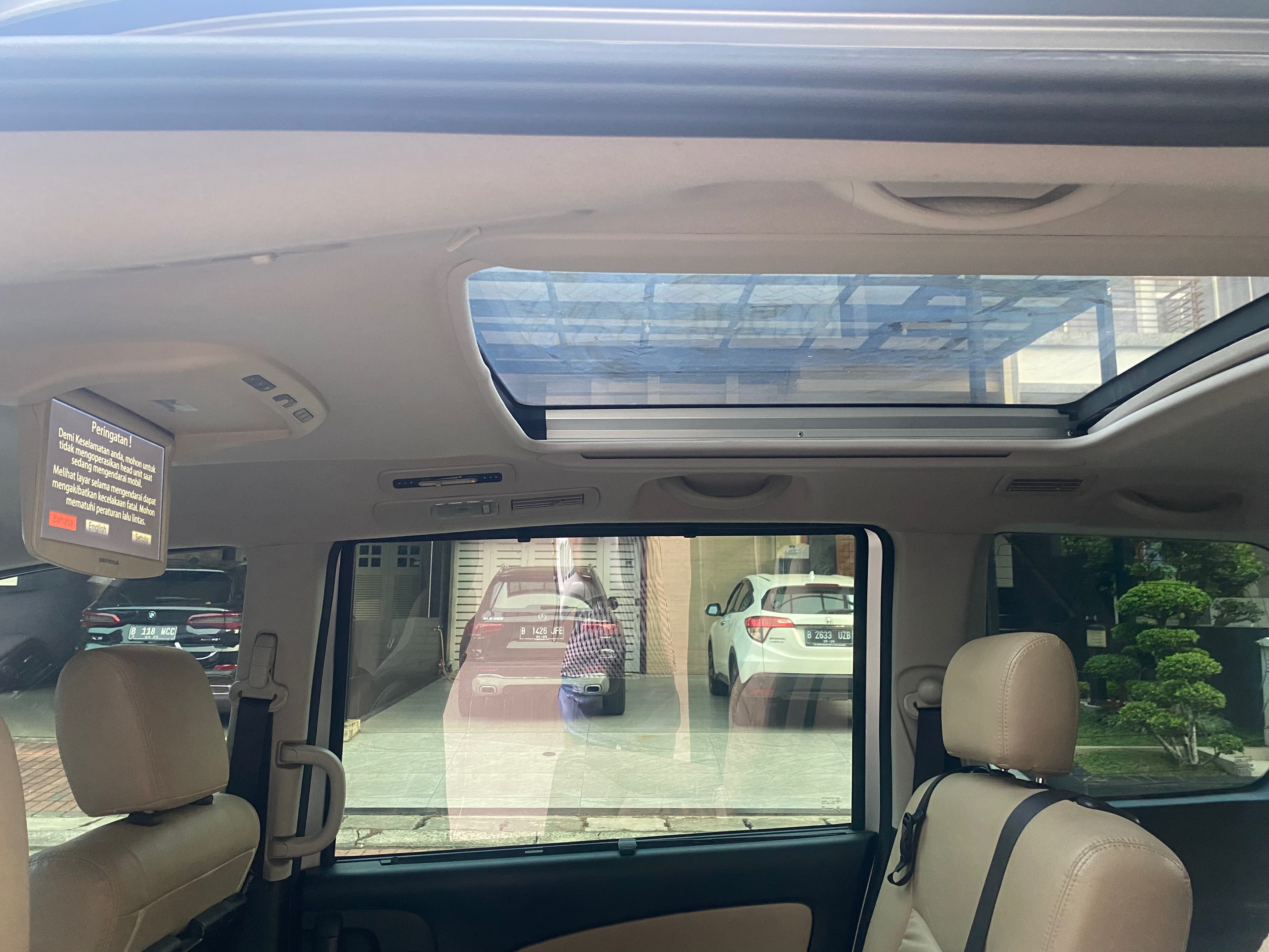 2015 Nissan Serena  2.0L Highway Star AT 2015 Nissan Serena  2.0L Highway Star AT