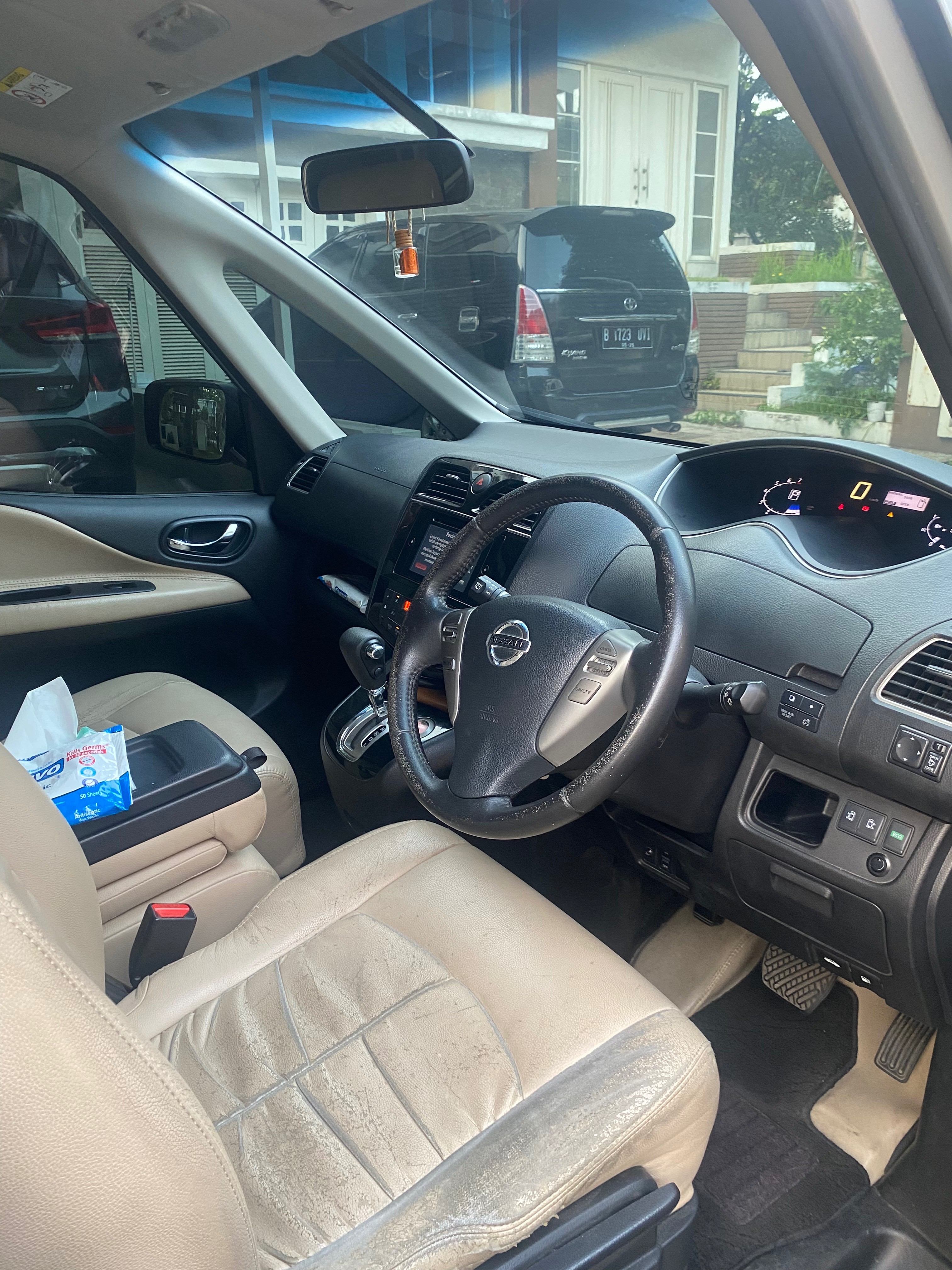 2015 Nissan Serena  2.0L Highway Star AT 2015 Nissan Serena  2.0L Highway Star AT