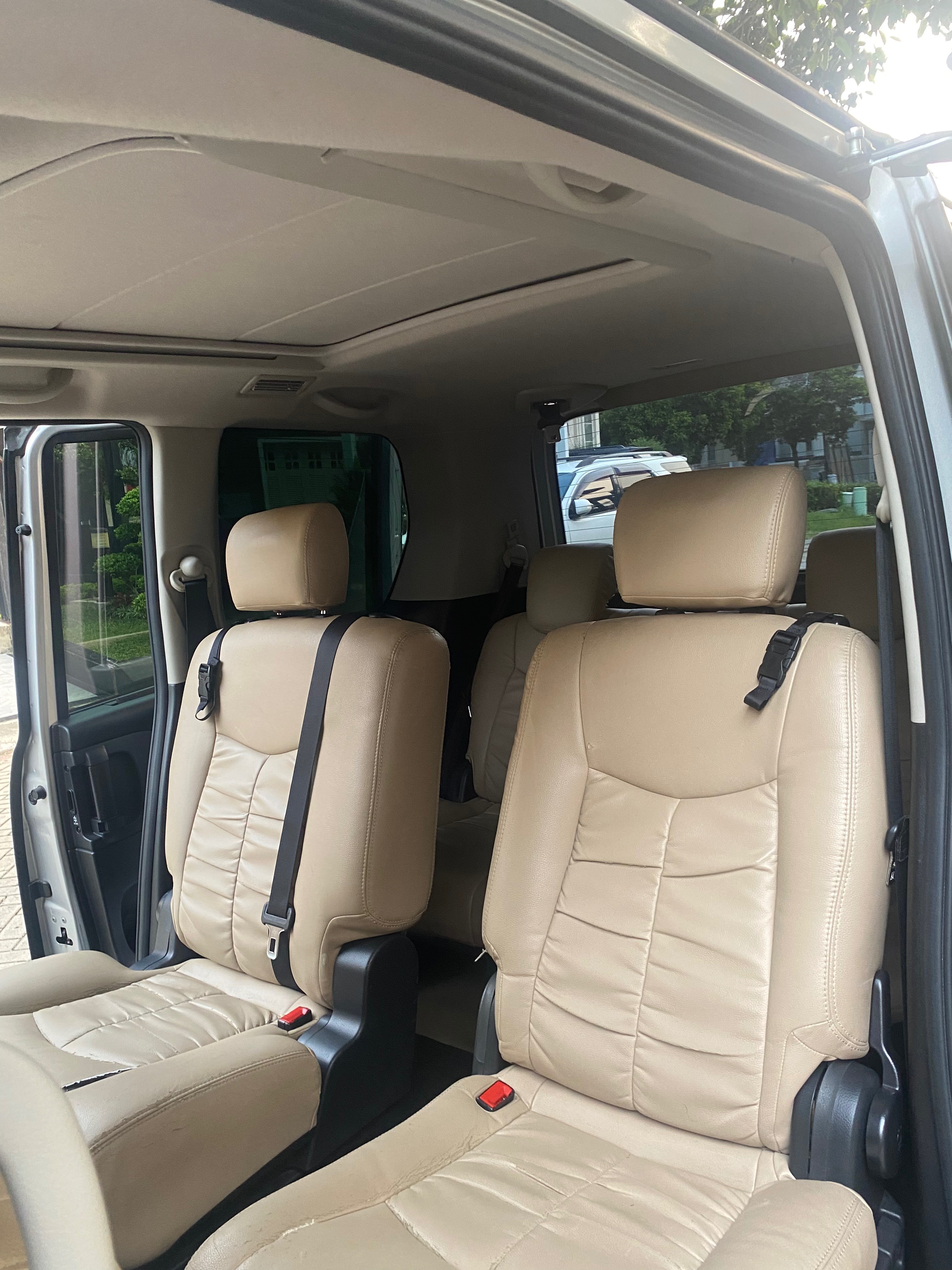 2015 Nissan Serena  2.0L Highway Star AT 2015 Nissan Serena  2.0L Highway Star AT