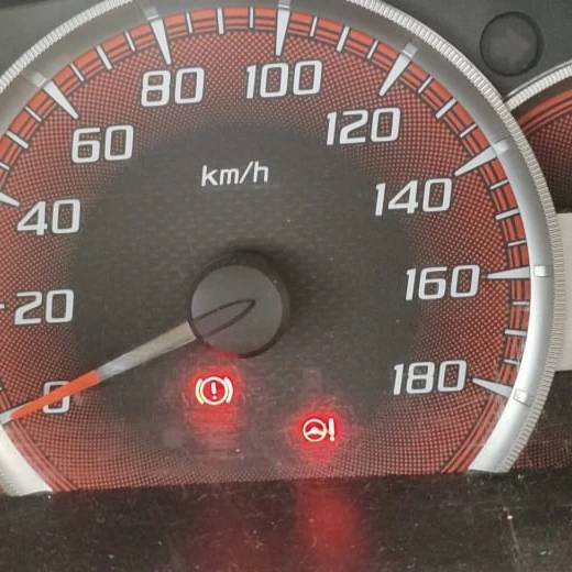 2012 Daihatsu Xenia 1.3 R MT 2012 Daihatsu Xenia 1.3 R MT