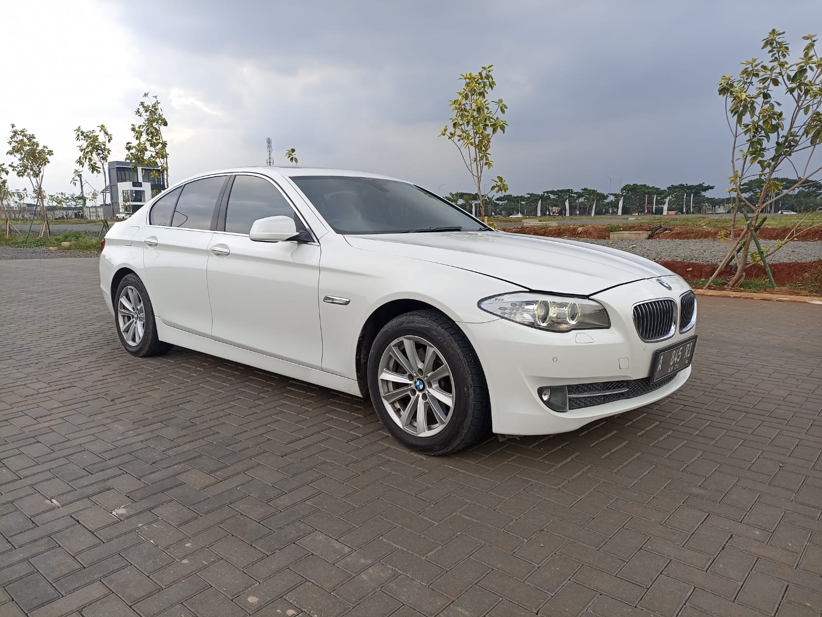 2013 BMW 5 Series Sedan 520i Luxury Bekas