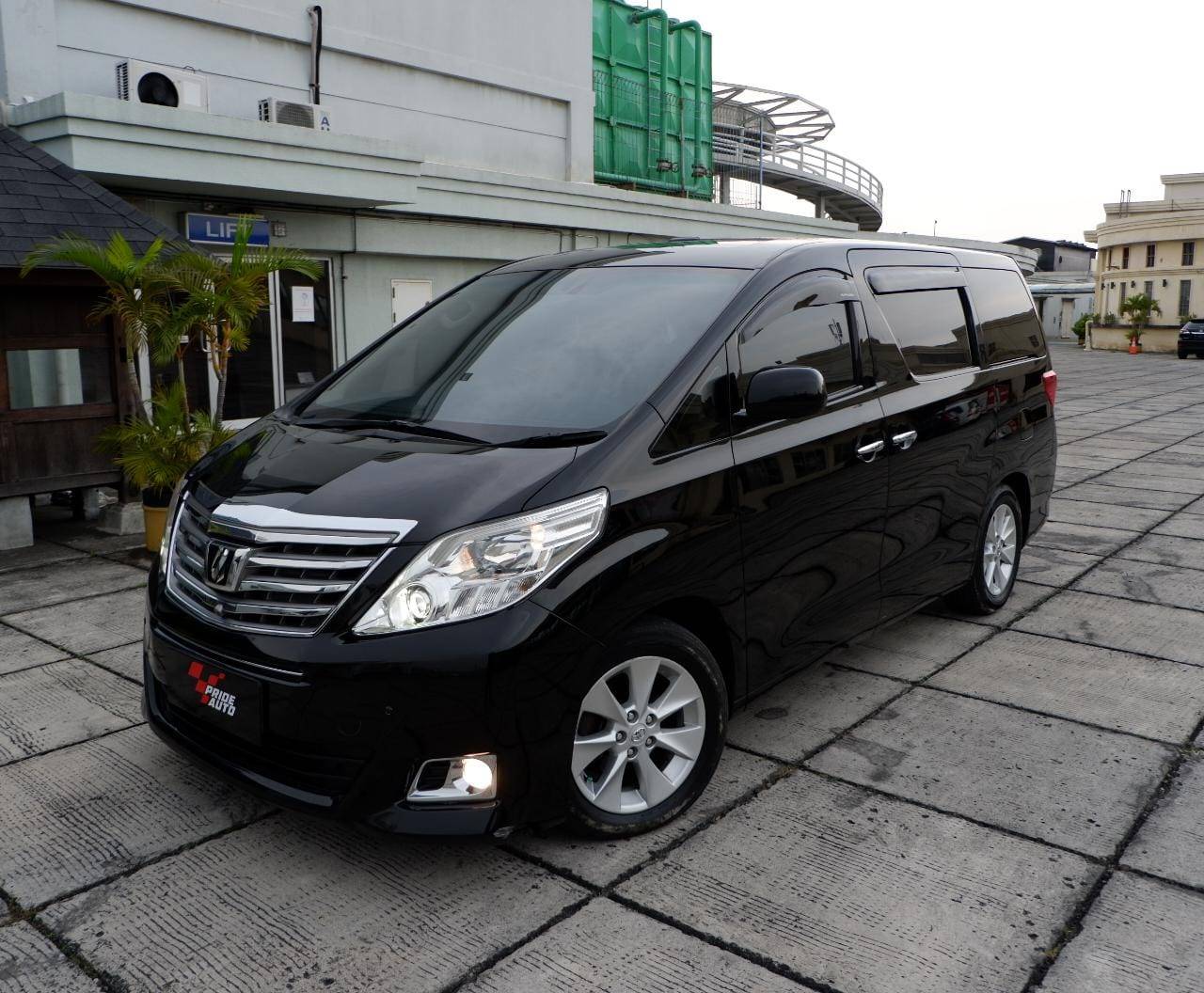 Dijual 2014 Toyota Alphard 3.5 Q A/T 3.5 Q A/T Bekas