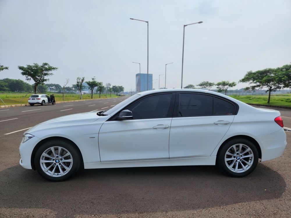 Dijual 2018 BMW 3 Series Sedan  320 LCI SPORT 320 LCI SPORT Bekas