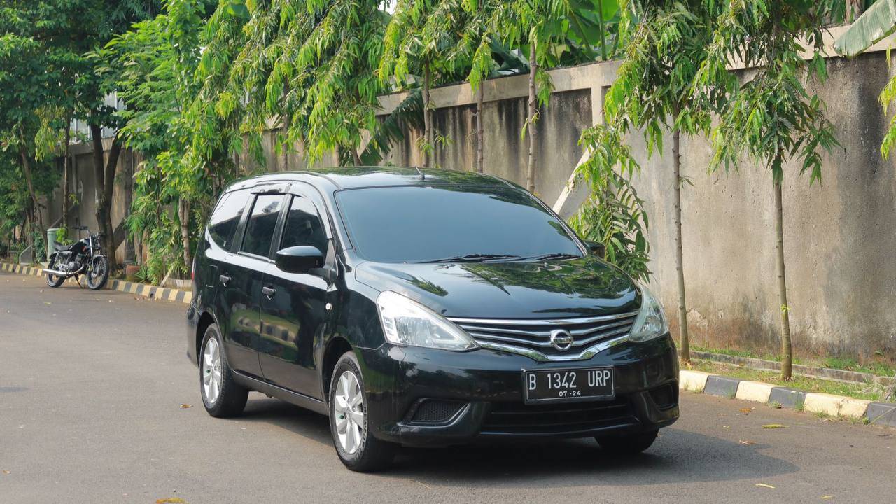 2014 Nissan Grand Livina 1.5 SV CVT Bekas 2014 Nissan Grand Livina 1.5 SV CVT Bekas