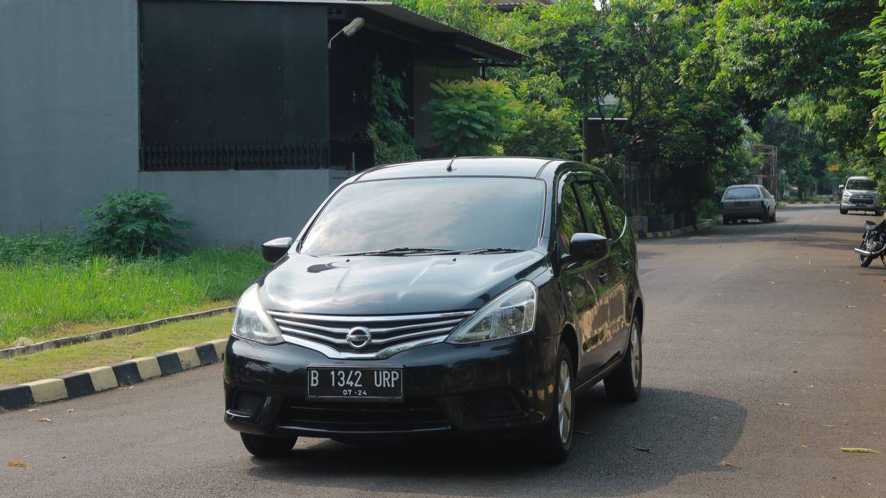 2014 Nissan Grand Livina 1.5 SV CVT 2014 Nissan Grand Livina 1.5 SV CVT