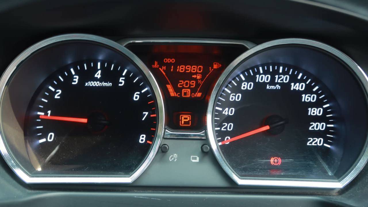 2014 Nissan Grand Livina 1.5 SV CVT 2014 Nissan Grand Livina 1.5 SV CVT