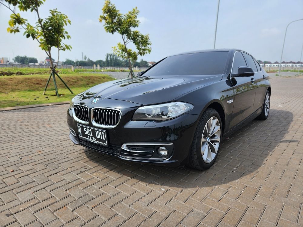 Old 2016 BMW 5 Series Sedan 520i Luxury 520i Luxury
