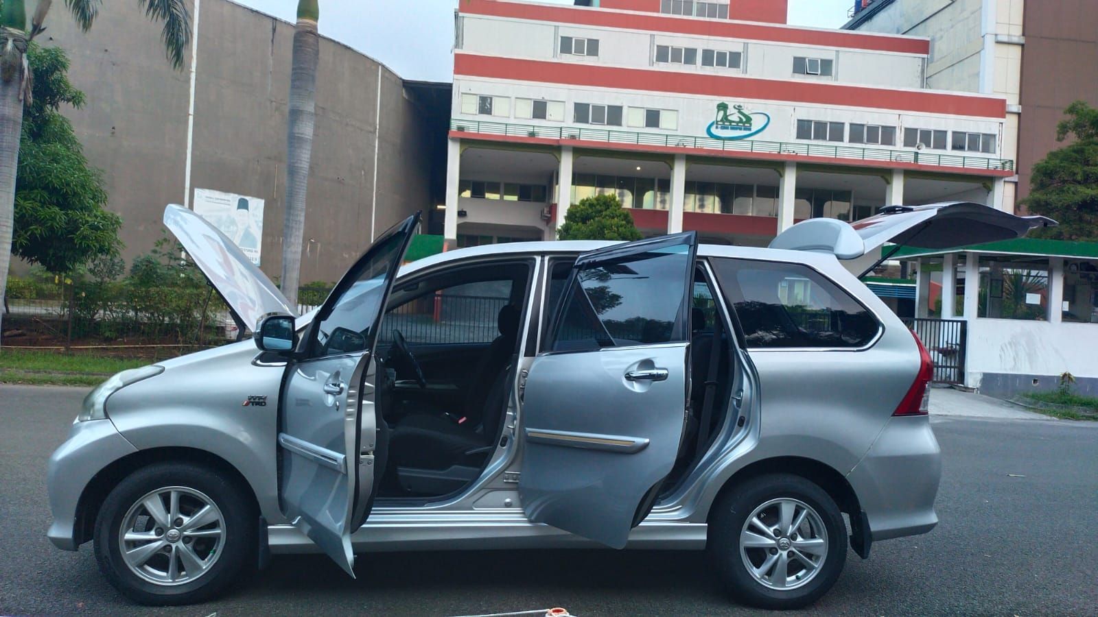 2015 Toyota Avanza Veloz  1500 VELOZ A/T 2015 Toyota Avanza Veloz  1500 VELOZ A/T