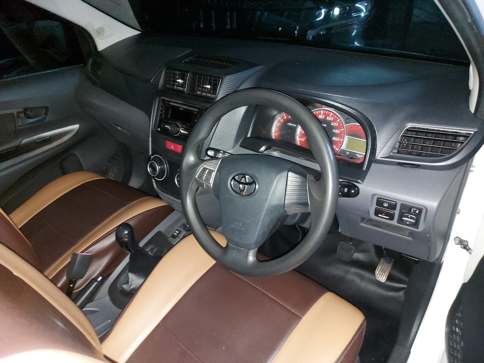 2014 Toyota Veloz 1.5L MT 2014 Toyota Veloz 1.5L MT
